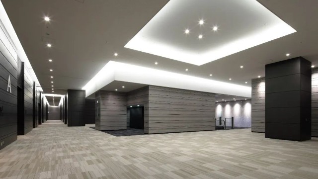 玻璃裝飾畫的制作過程需要哪些專業(yè)設備？