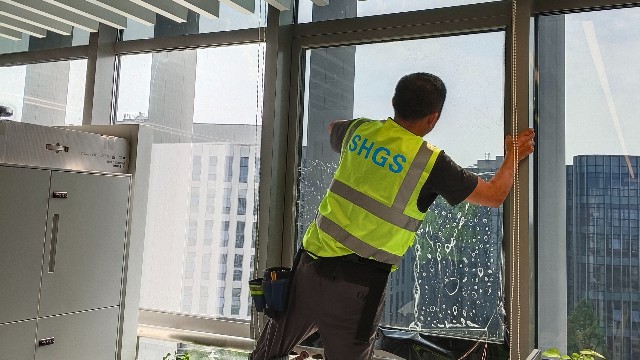 玻璃貼膜起泡后，如何防止氣泡擴(kuò)大？