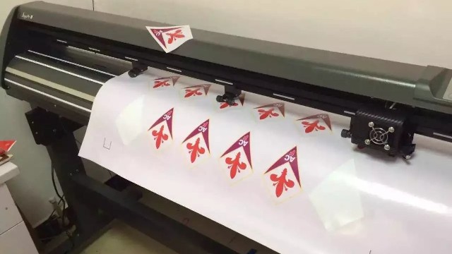 在玻璃上安裝不干膠字的步驟有哪些？