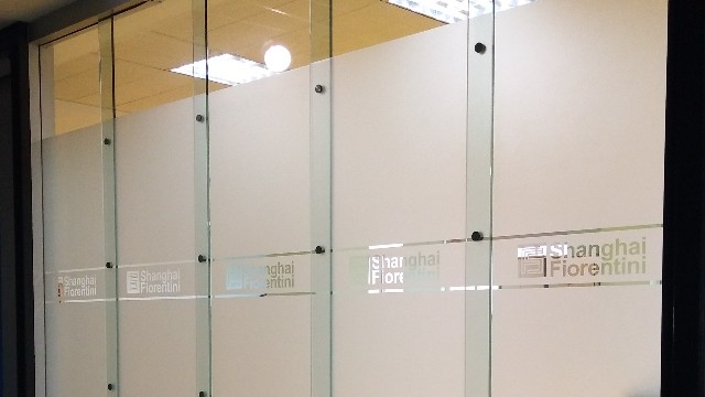 玻璃磨砂膜在哪些特定類型的建筑中應(yīng)用較為廣泛？